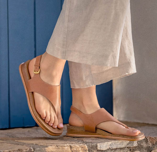 Penelope sandal in tan.